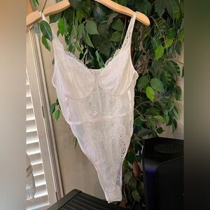 Chic White Lace Bodysuit